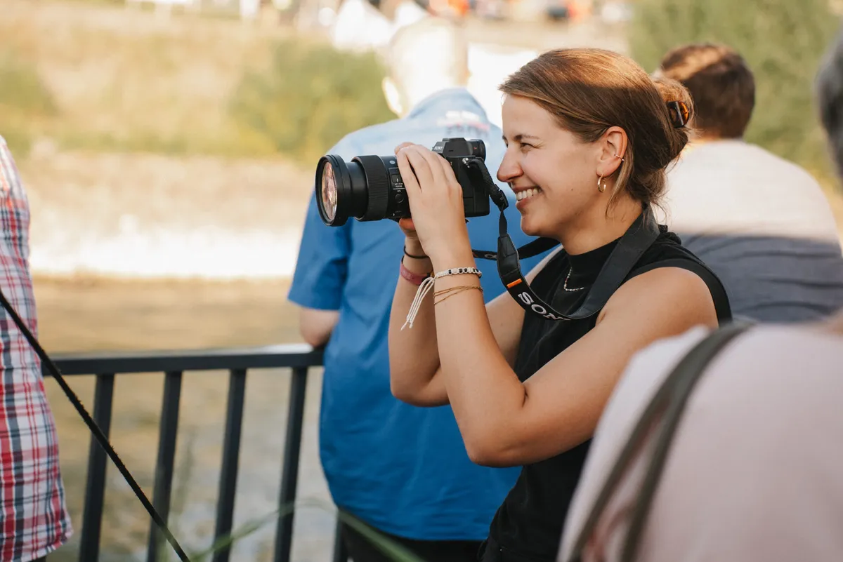 Mitarbeiter-Sommerfest: Schnelle Eventfotografie mit Same-Day-Delivery.
